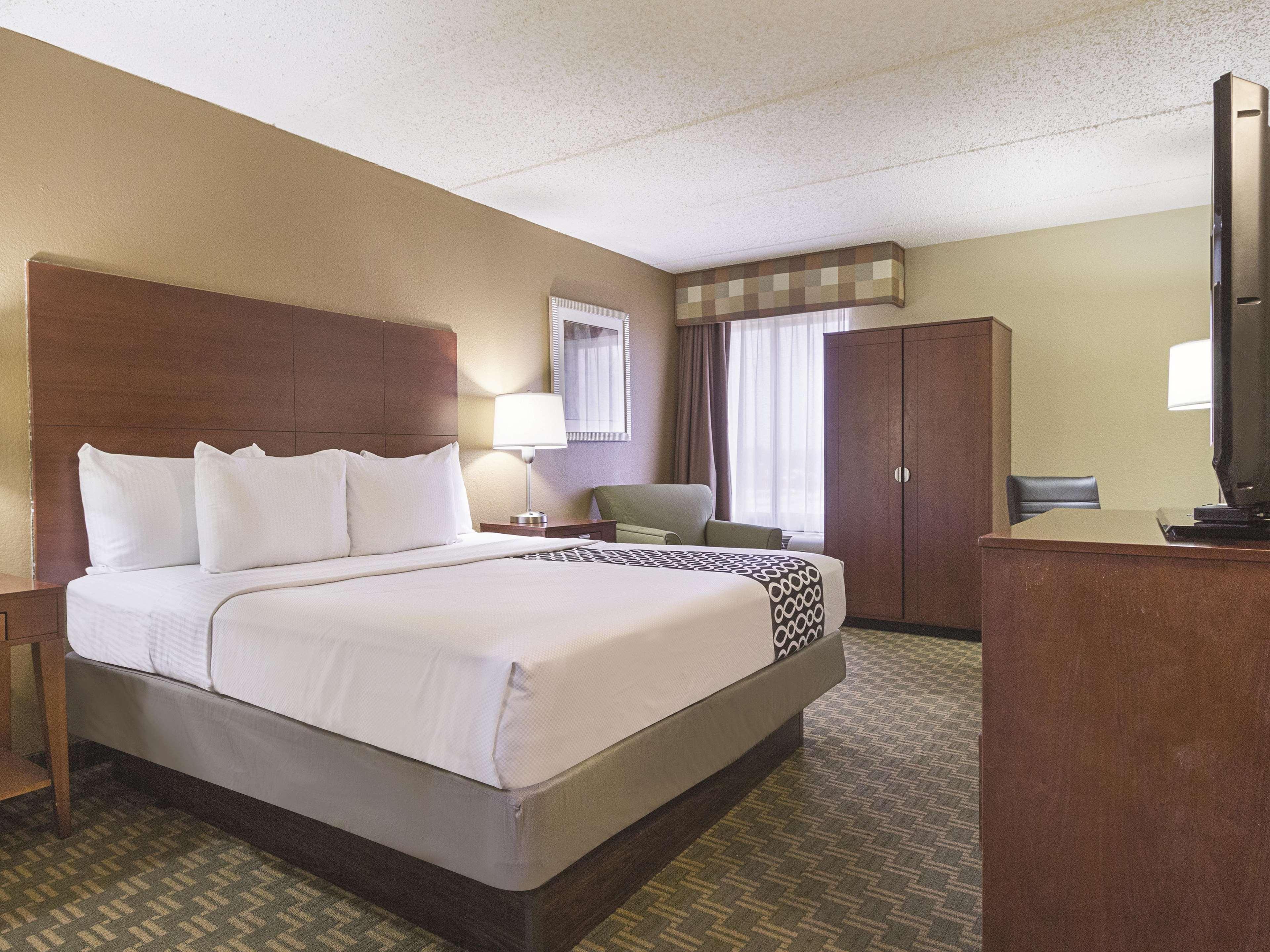 Hotel La Quinta By Wyndham Cleveland Airport West North Olmsted Exterior foto