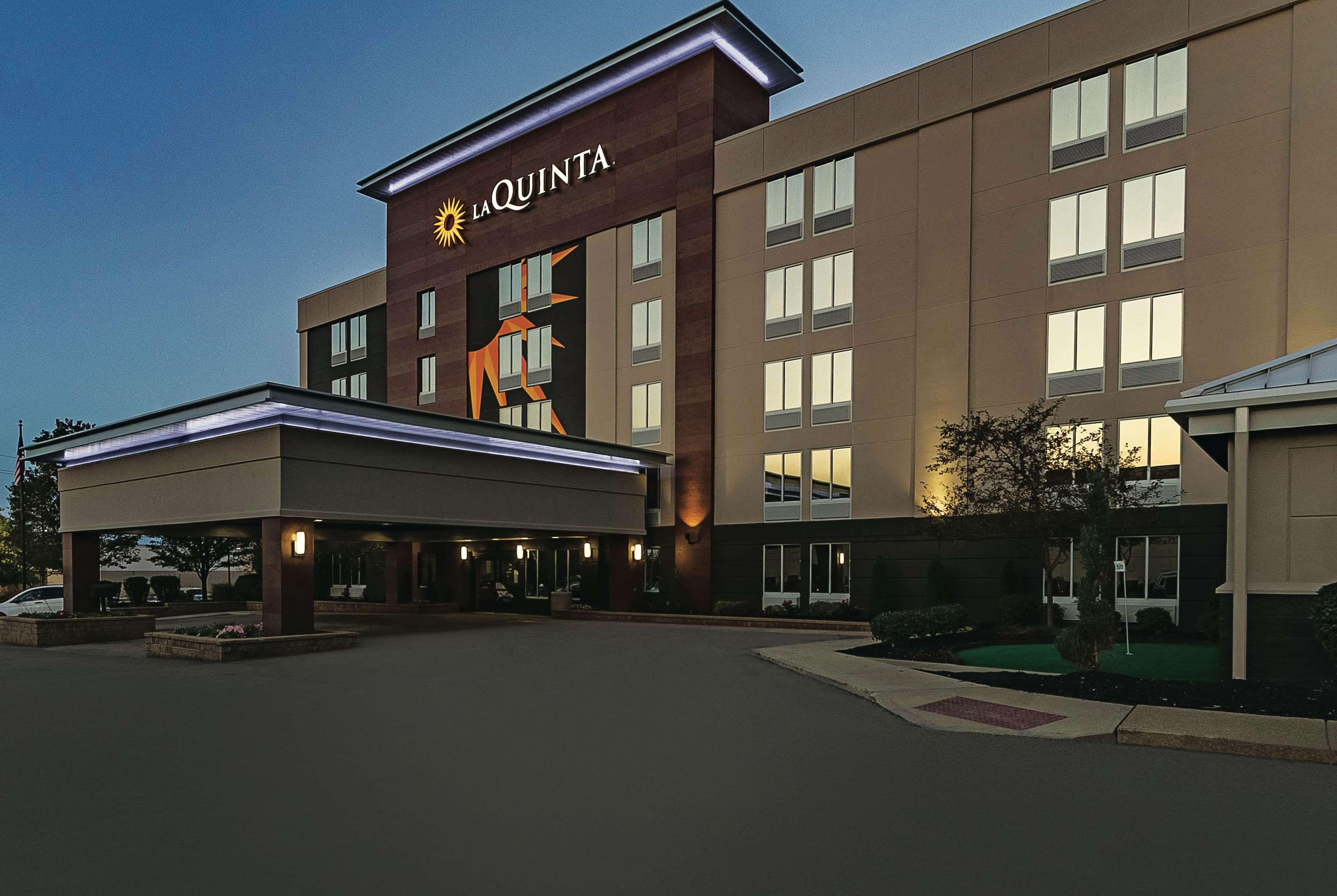 Hotel La Quinta By Wyndham Cleveland Airport West North Olmsted Exterior foto