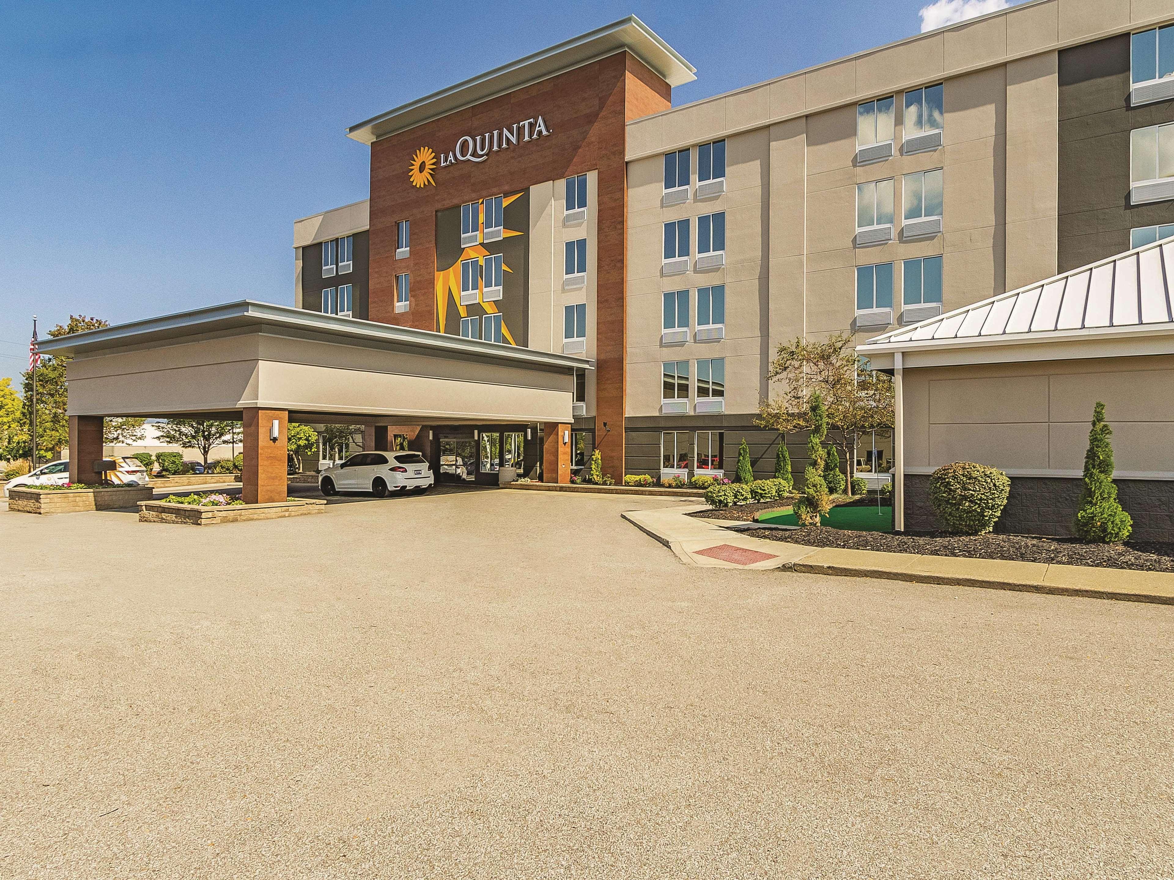 Hotel La Quinta By Wyndham Cleveland Airport West North Olmsted Exterior foto