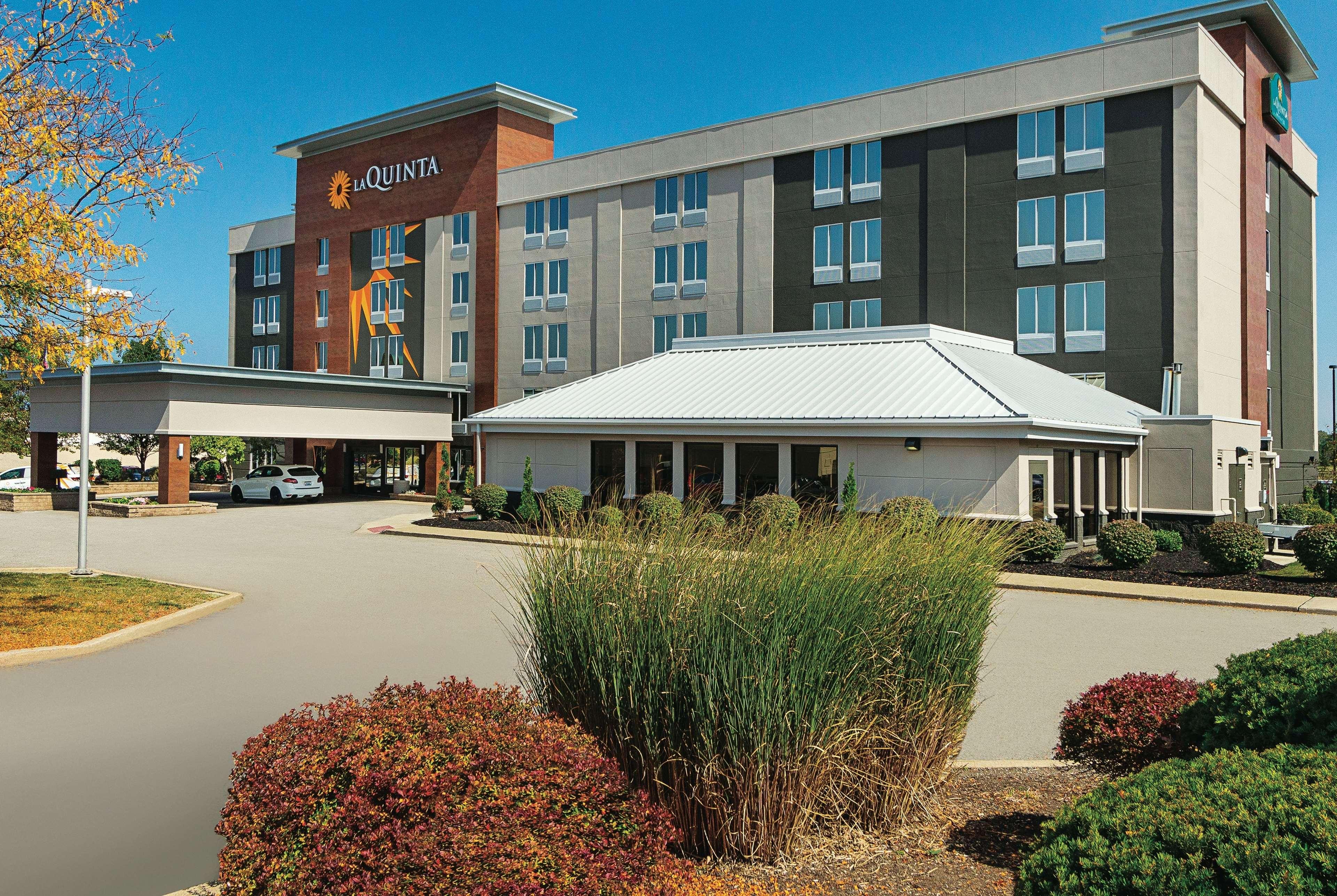 Hotel La Quinta By Wyndham Cleveland Airport West North Olmsted Exterior foto