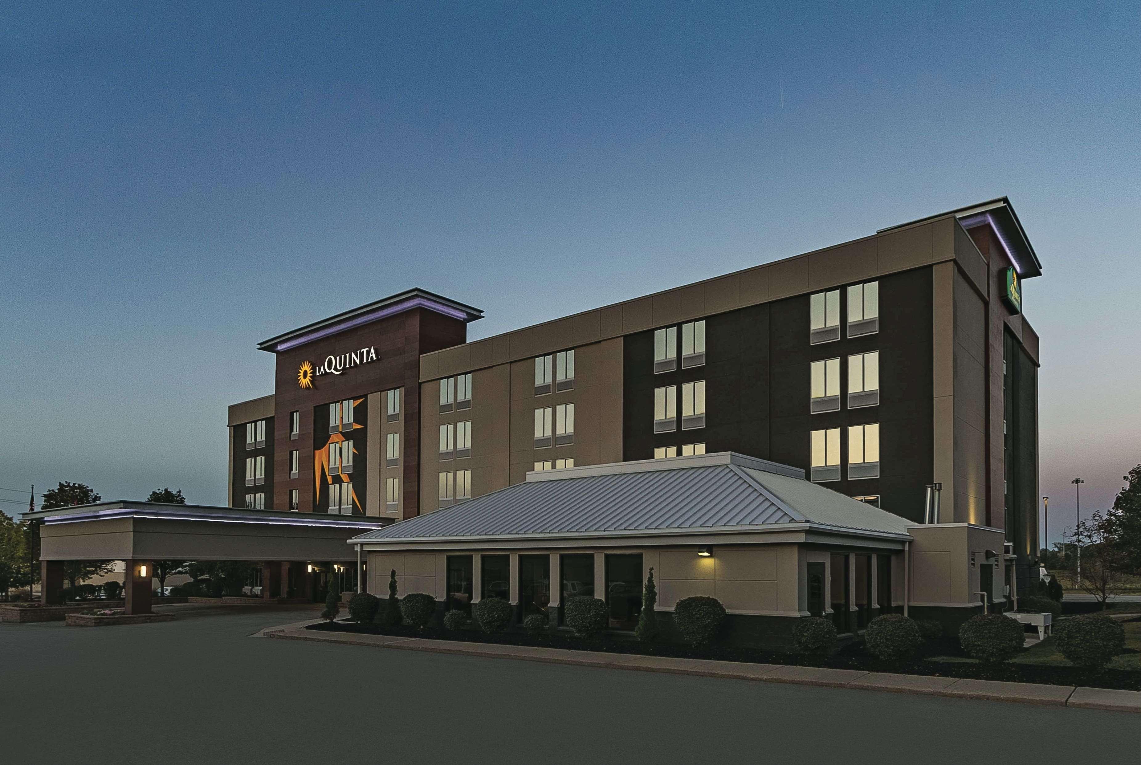 Hotel La Quinta By Wyndham Cleveland Airport West North Olmsted Exterior foto
