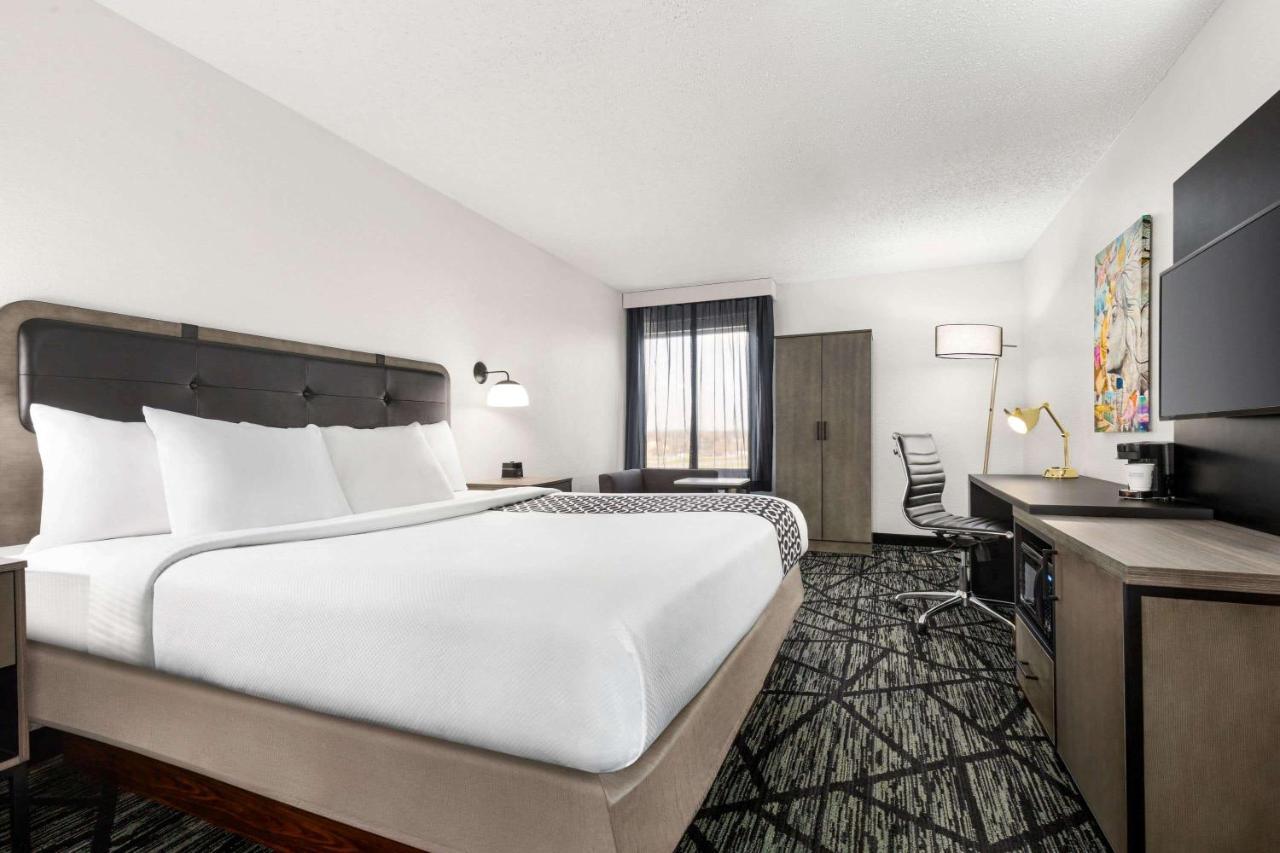 Hotel La Quinta By Wyndham Cleveland Airport West North Olmsted Exterior foto