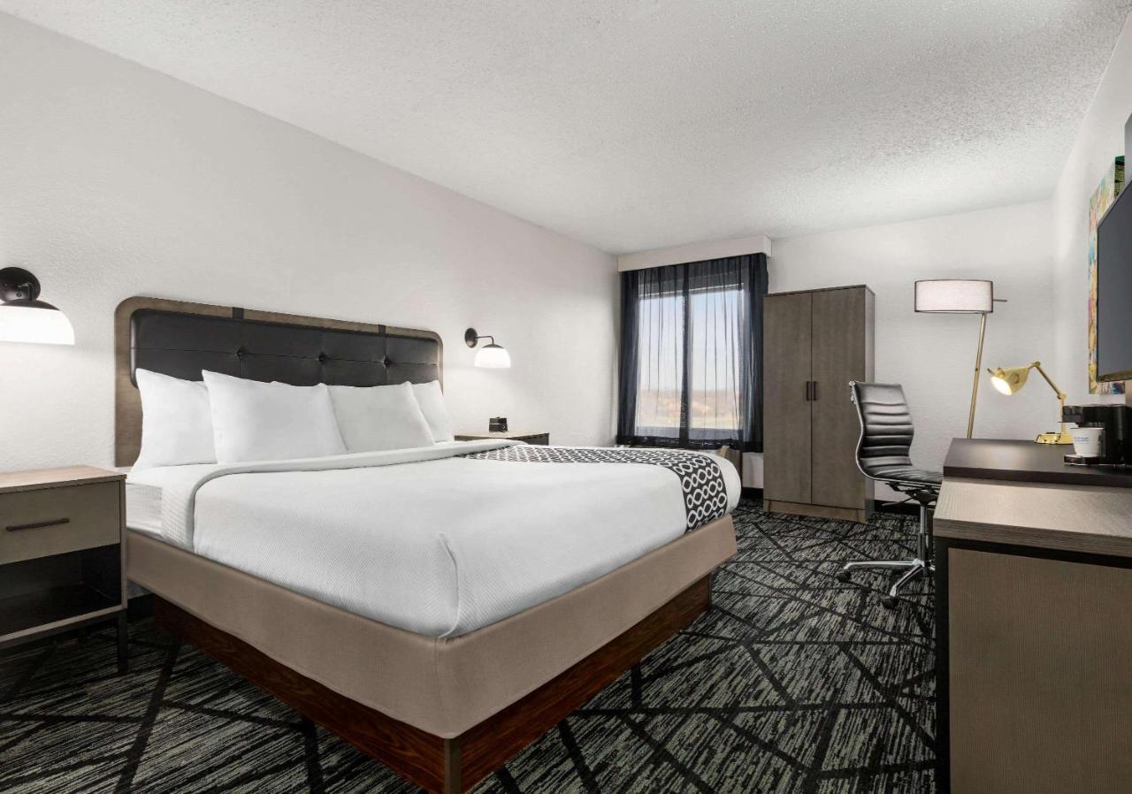 Hotel La Quinta By Wyndham Cleveland Airport West North Olmsted Exterior foto