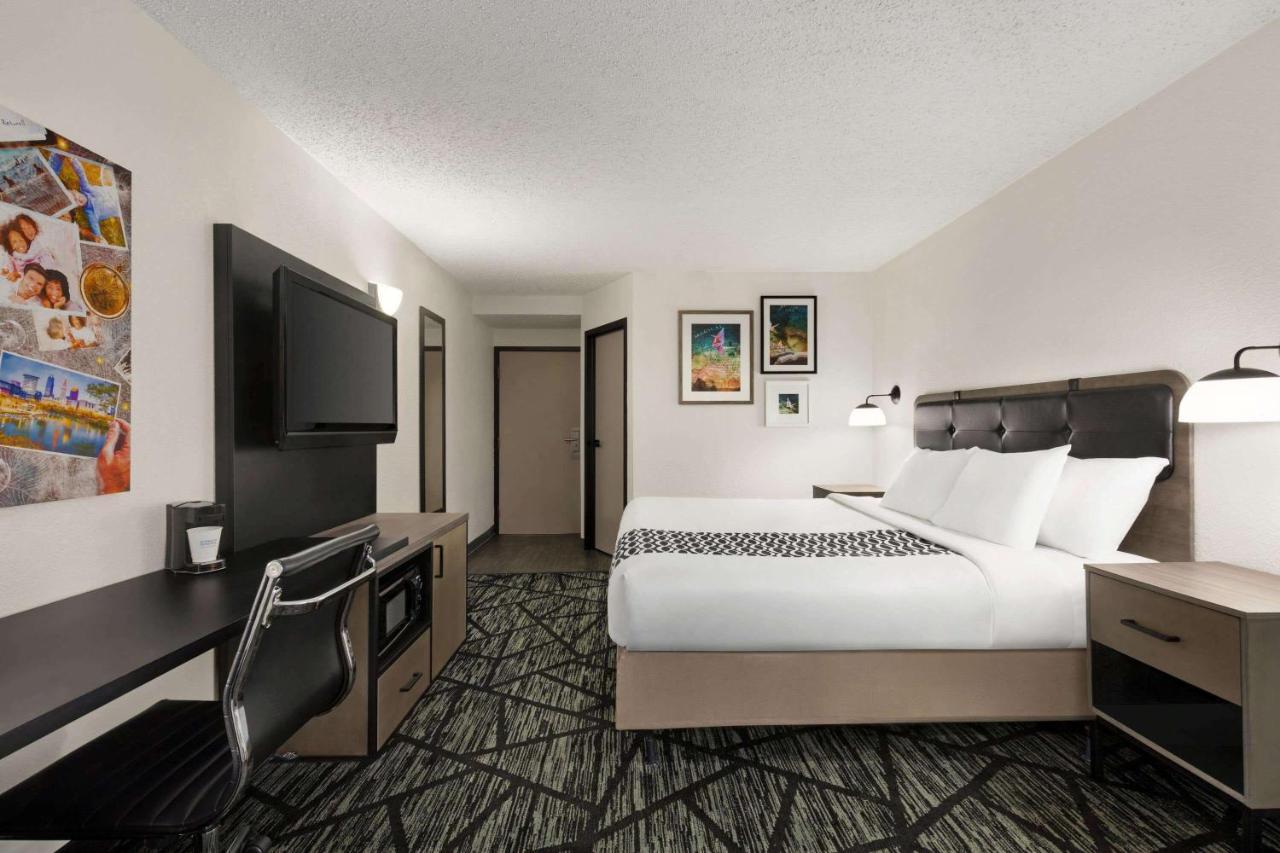 Hotel La Quinta By Wyndham Cleveland Airport West North Olmsted Exterior foto