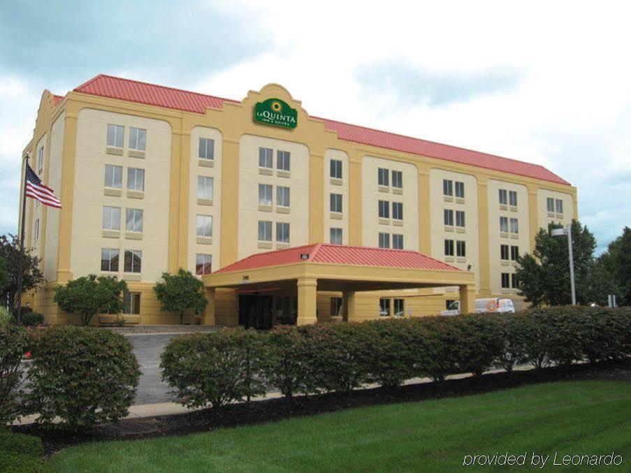 Hotel La Quinta By Wyndham Cleveland Airport West North Olmsted Exterior foto